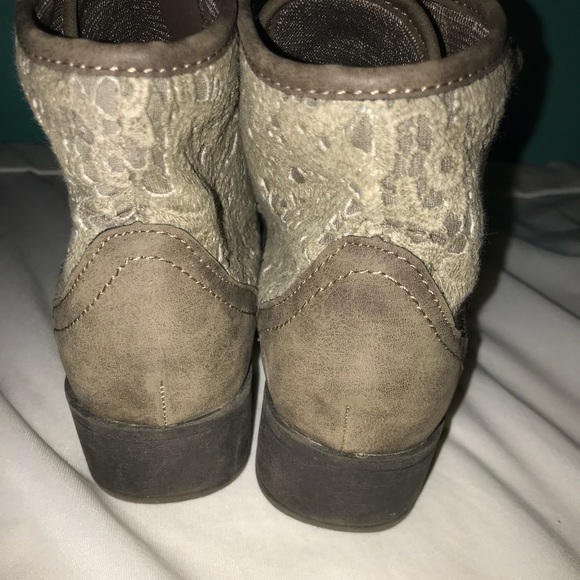 cute boots - Picture 3 of 3